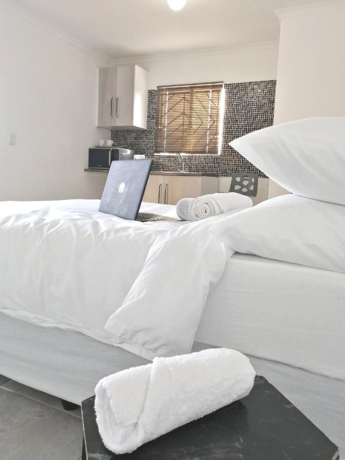 Cosmo Sleepover Roodepoort Exterior photo