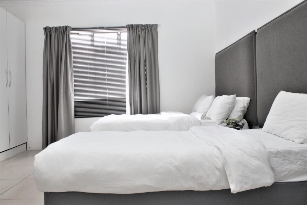 Cosmo Sleepover Roodepoort Exterior photo