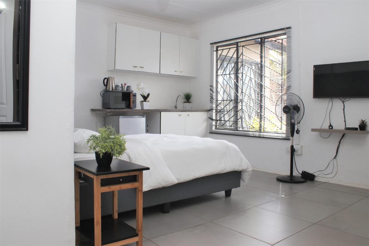 Cosmo Sleepover Roodepoort Exterior photo