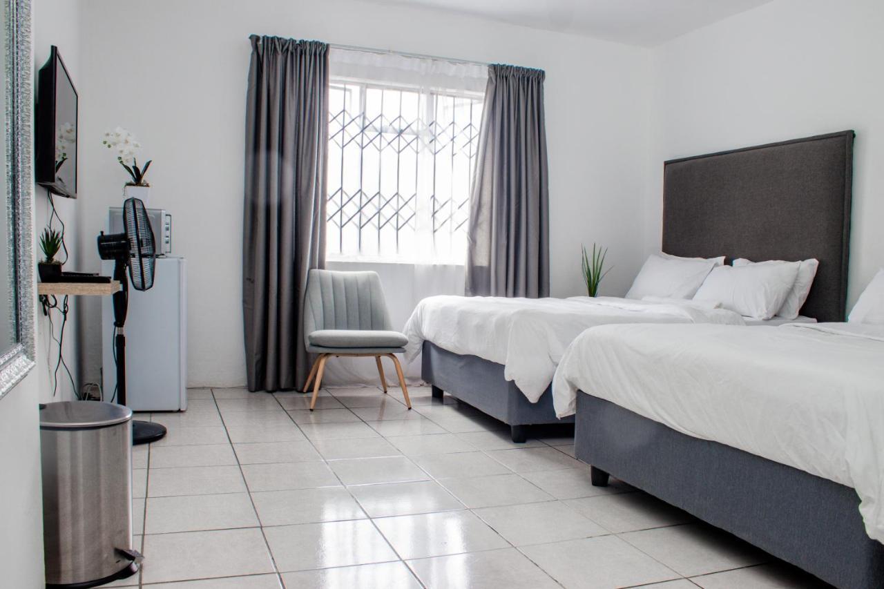 Cosmo Sleepover Roodepoort Exterior photo