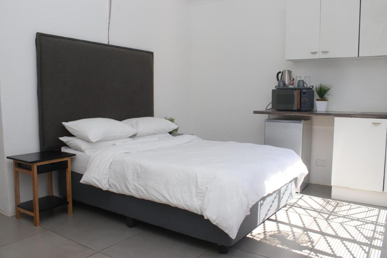 Cosmo Sleepover Roodepoort Exterior photo