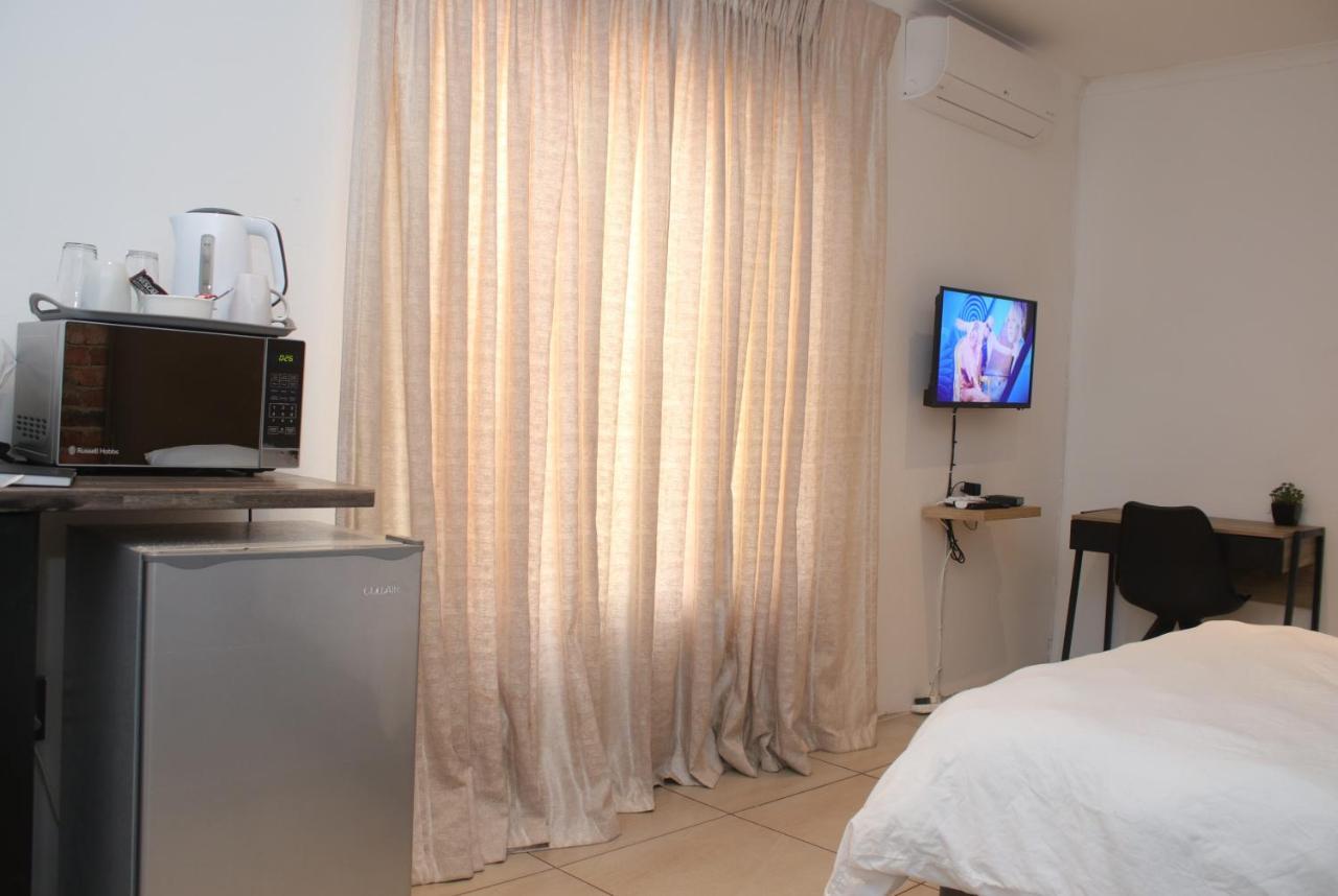 Cosmo Sleepover Roodepoort Exterior photo