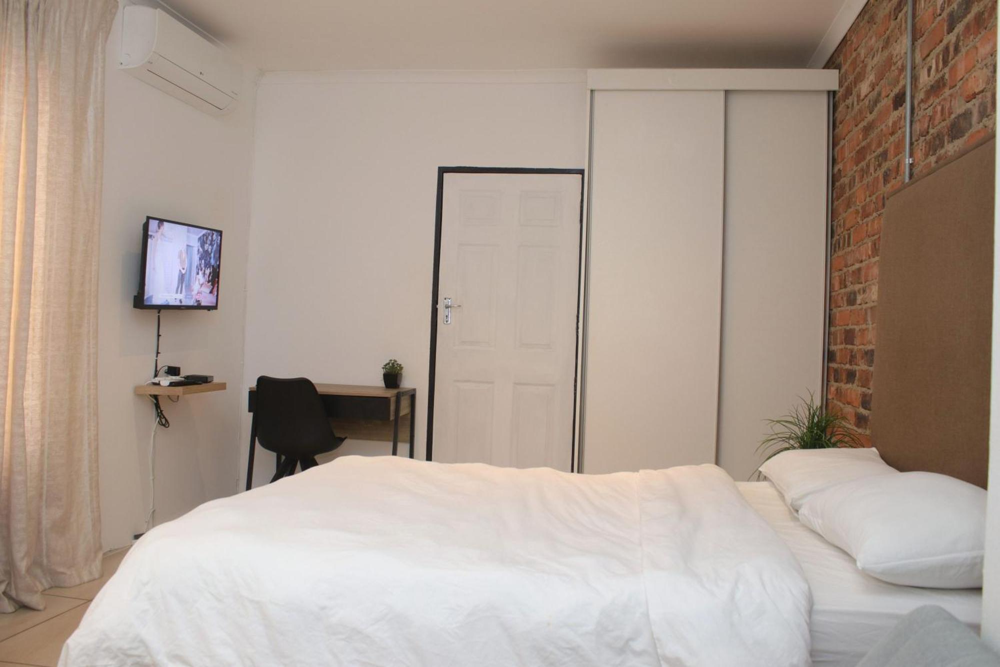 Cosmo Sleepover Roodepoort Exterior photo