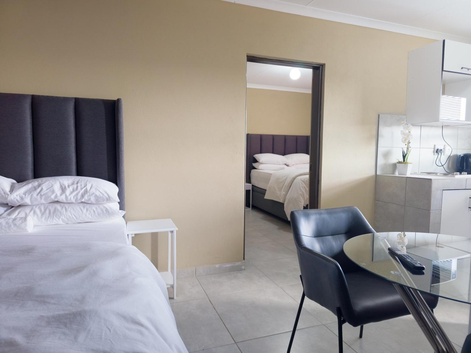 Cosmo Sleepover Roodepoort Exterior photo